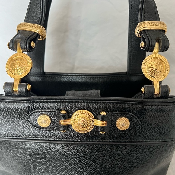 Authentic Vintage Gianni Versace blk leather bag with gold hardware - Picture 9 of 11